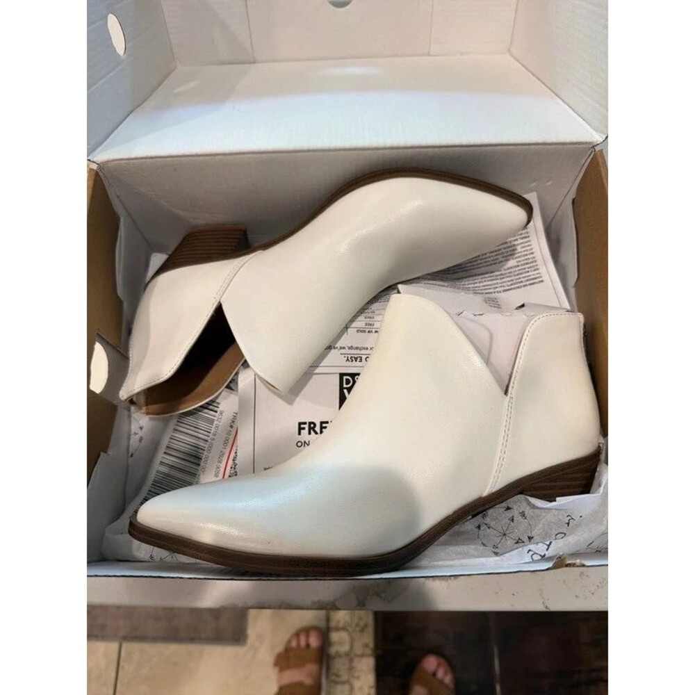 Women’s White Ankle Boots / Booties - Size: 6